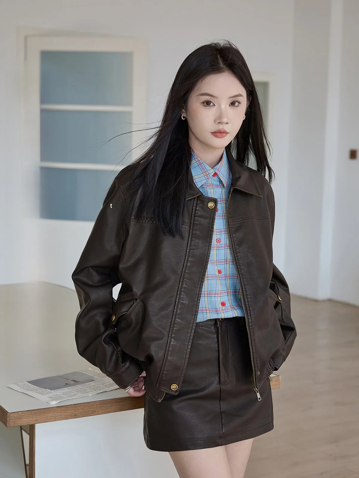 Коричневая кожаная куртка женская свободного кроя, винтажная, приталенная, с молнией и шнурком, однотонная, для повседневной носки, осенняя, модная, HuiXi
Коричневая кожаная куртка женская свободного кроя, винтажная, приталенная, с молнией и шнурком, однотонная, для повседневной носки, осенняя, модная, HuiXi