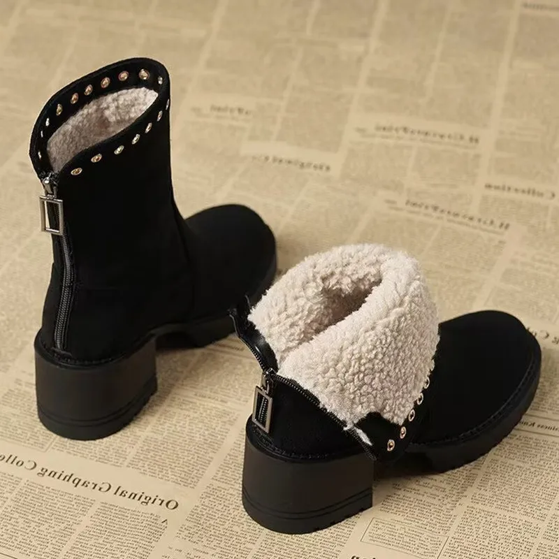 Женские плюшевые теплые ботинки, новинка 2024, осенне-зимние женские ботинки в стиле ретро, модные мотоциклетные ботинки для девочек, студенческая обувь с юбкой
Женские плюшевые теплые ботинки, новинка 2024, осенне-зимние женские ботинки в стиле ретро, модные мотоциклетные ботинки для девочек, студенческая обувь с юбкой