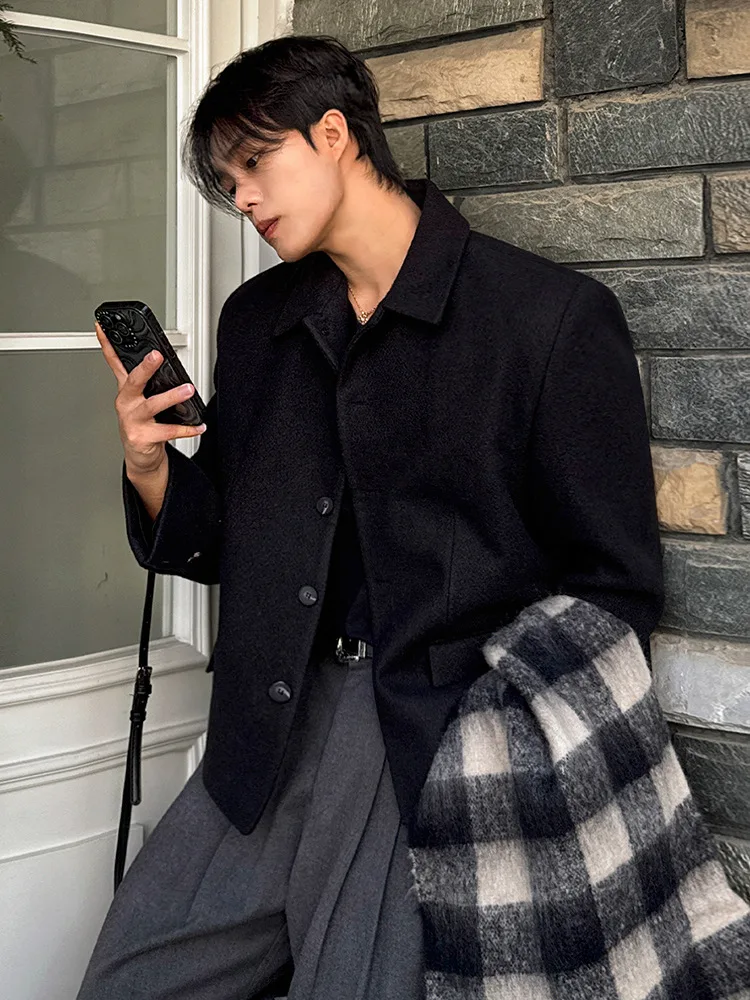 Мужская куртка из шерстяной смеси, осенняя, без карманов, минималистичная, простая, базовая, однотонная, модная, повседневная, универсальная.
Мужская куртка из шерстяной смеси, осенняя, без карманов, минималистичная, простая, базовая, однотонная, модная, повседневная, универсальная.