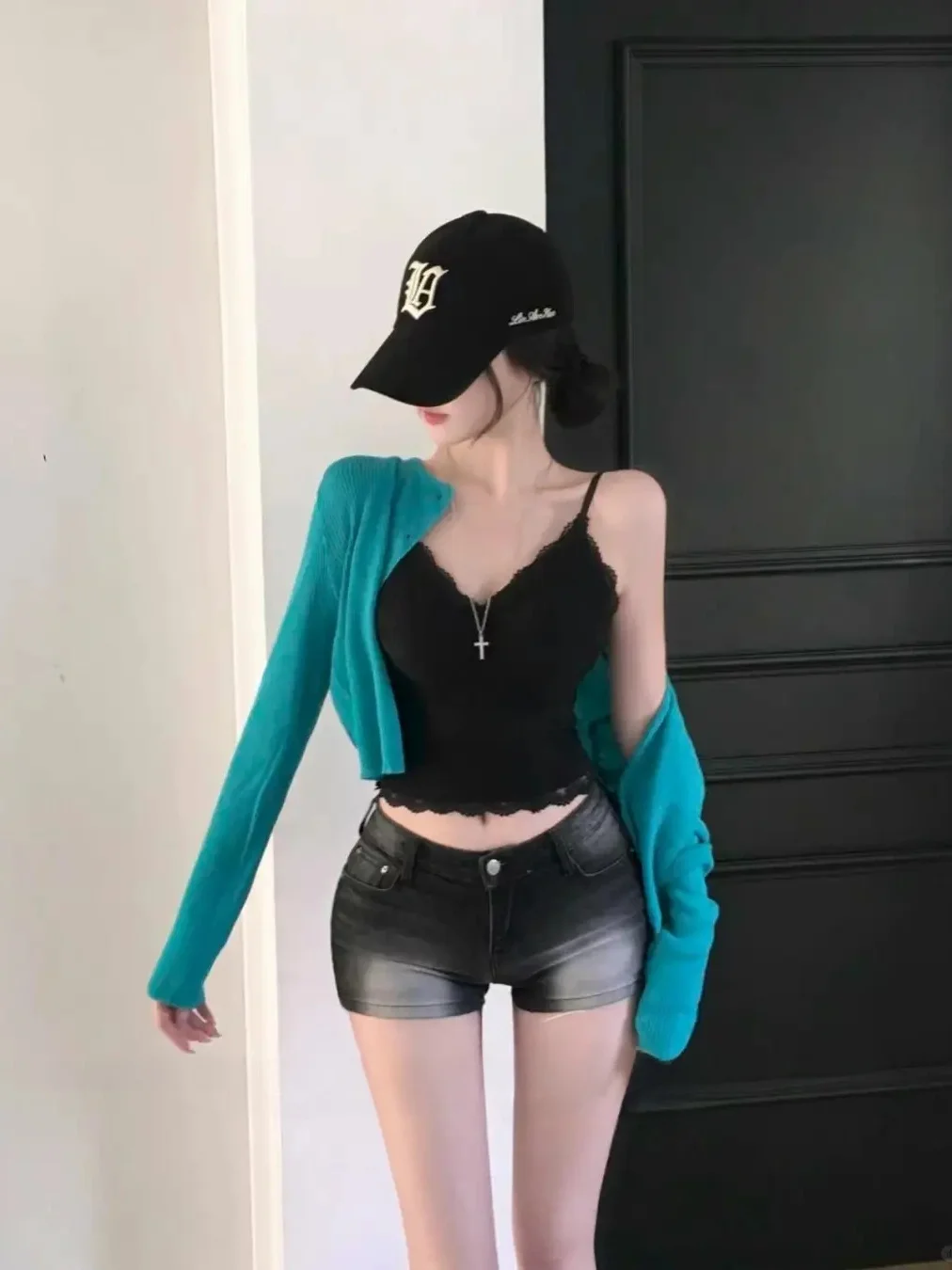 Low Waist Slim Fit Short Jeans Sexy Girl Style Plump Hip Jeans Summer Collection for Teenage Girls High Elasticity Button Clo...
Low Waist Slim Fit Short Jeans Sexy Girl Style Plump Hip Jeans Summer Collection for Teenage Girls High Elasticity Button Clo...