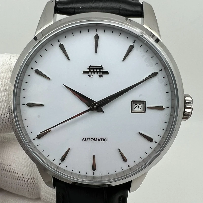 Мужские механические часы Beijing Watch с большим трехстрелочным циферблатом, одинарным календарем, полностью автоматические, с эмалевым циферблатом
Мужские механические часы Beijing Watch с большим трехстрелочным циферблатом, одинарным календарем, полностью автоматические, с эмалевым циферблатом