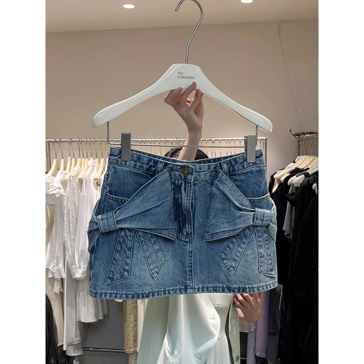 Designer 3D Bow Denim Skirt Spring/Summer New Cool Girl High Waist A-line Hip Wrap Skirts Fashion High Street Spicy Girl Bottoms
Designer 3D Bow Denim Skirt Spring/Summer New Cool Girl High Waist A-line Hip Wrap Skirts Fashion High Street Spicy Girl Bottoms