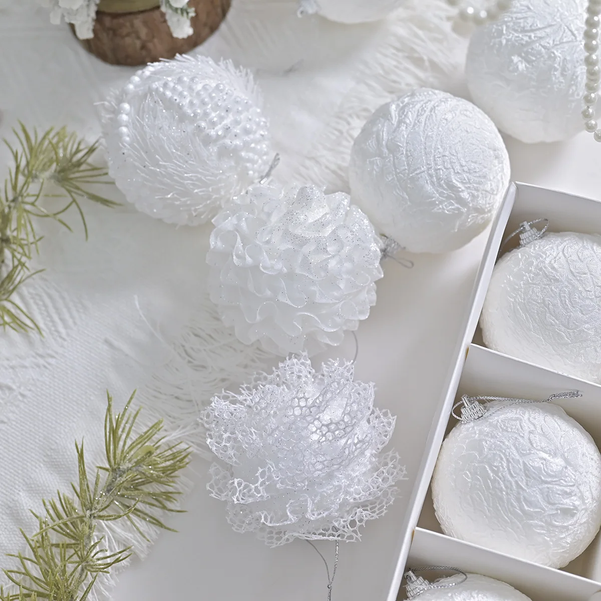 12pcs 8cm Exquisite High-end Snow White Lace Christmas Ball Ornaments Christmas Tree Hanging Decorations Gift Box Set
12pcs 8cm Exquisite High-end Snow White Lace Christmas Ball Ornaments Christmas Tree Hanging Decorations Gift Box Set