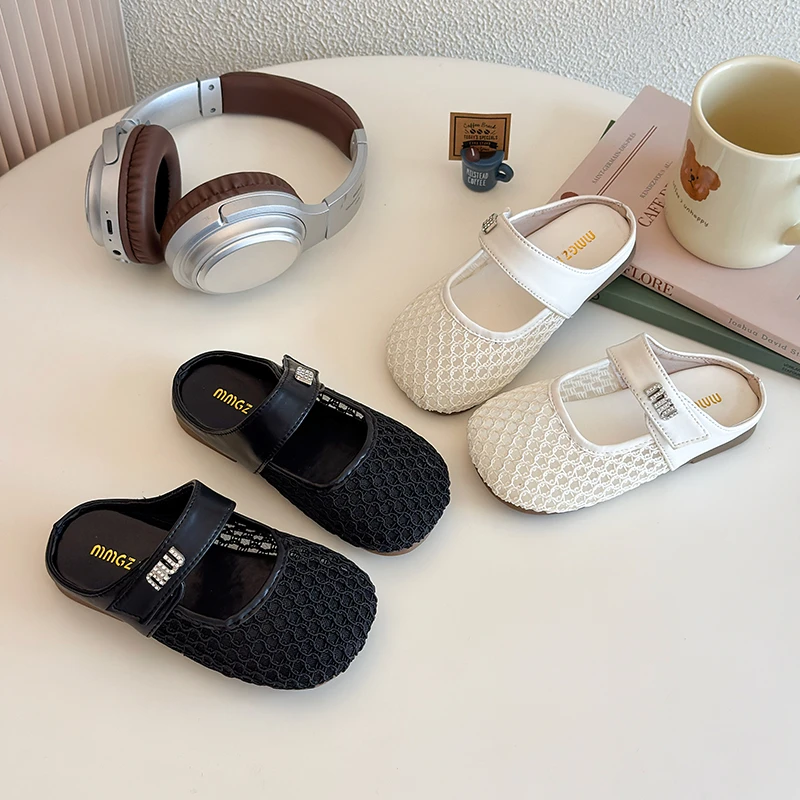Kids Girls Hollow Crochet Mule Sandals Rhinestone Buckle Single Strap Non-slip Flat Sole for Summer Indoor Home & Casual Wear
Kids Girls Hollow Crochet Mule Sandals Rhinestone Buckle Single Strap Non-slip Flat Sole for Summer Indoor Home & Casual Wear