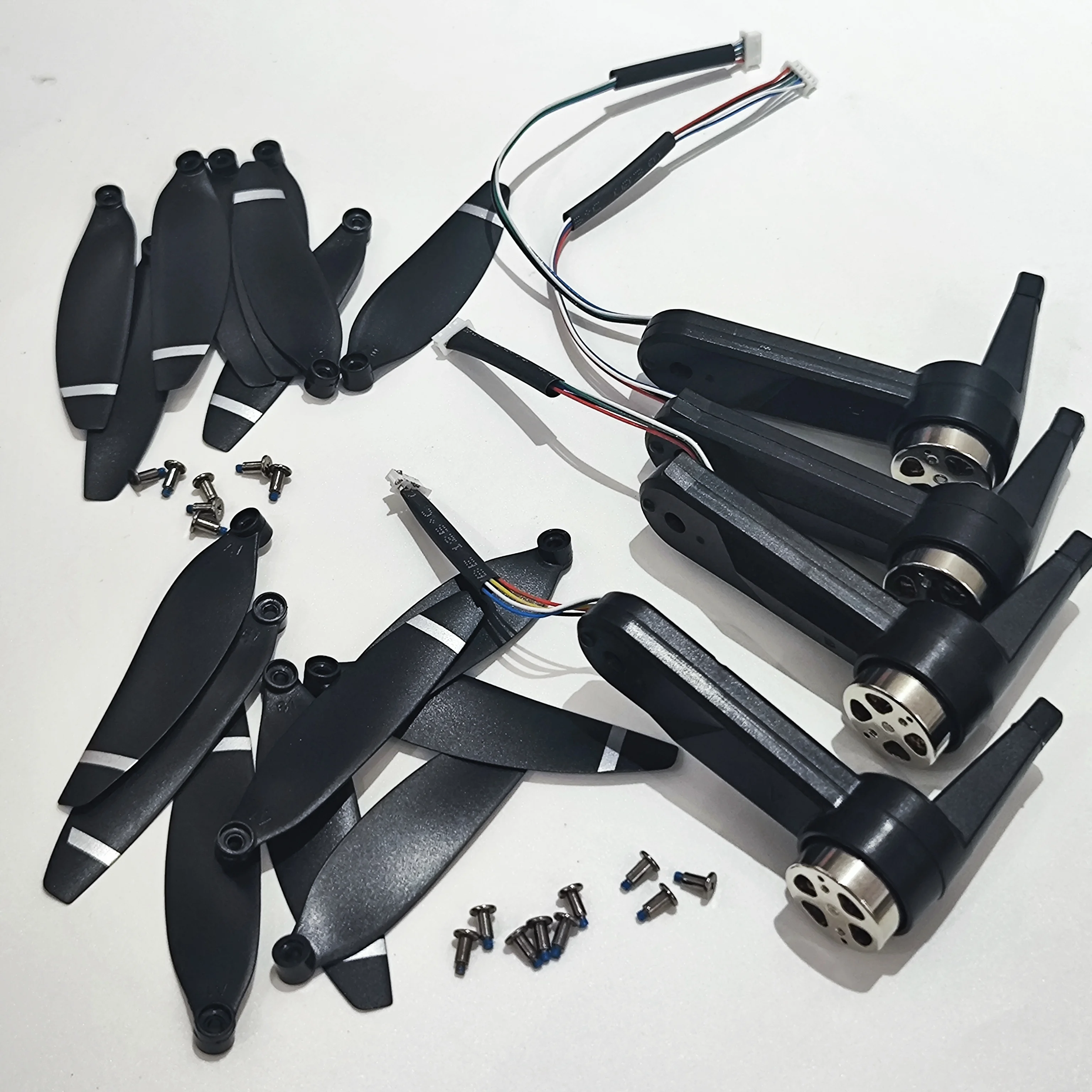 LYZRC L900 PRO Drone Full Set Brushless Motor Arm 4PCS + Blade Propeller 16PCS for New Version L900Pro L900PRO GPS Folding Dron
LYZRC L900 PRO Drone Full Set Brushless Motor Arm 4PCS + Blade Propeller 16PCS for New Version L900Pro L900PRO GPS Folding Dron