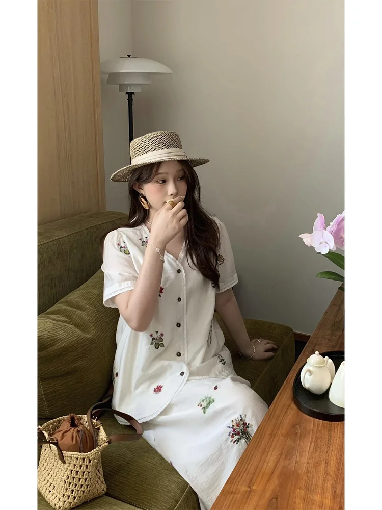 plus Size Women's Shirt And A-Line Skirt Set Casual Style Summer Fashion for Plump Sister White Lesse Blouse And Skirt Ensemble
plus Size Women's Shirt And A-Line Skirt Set Casual Style Summer Fashion for Plump Sister White Lesse Blouse And Skirt Ensemble