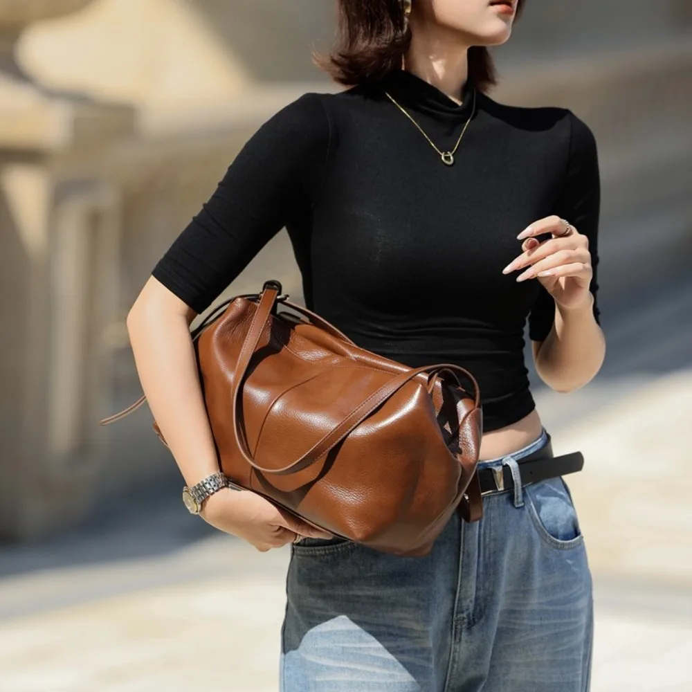 Women's Bag Modern Simple Women's Commuter Tote Bag Niche Mobile Phone High Sense Space Adjustable Wrist Texture Unique Fashion
Women's Bag Modern Simple Women's Commuter Tote Bag Niche Mobile Phone High Sense Space Adjustable Wrist Texture Unique Fashion