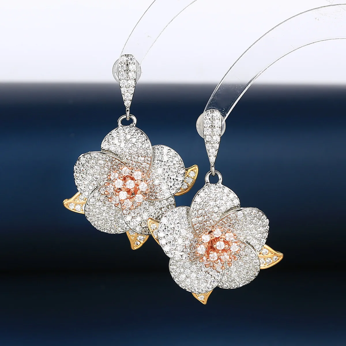 Luxury and Fashionable New Zircon Flower Earrings For Women or Girls' Christmas Gift
Luxury and Fashionable New Zircon Flower Earrings For Women or Girls' Christmas Gift