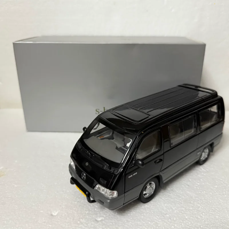Diecast 1:24 Scale MB100 Van Alloy MPV Car Model Finished Product Simulation Toy Collection Static Ornament
Diecast 1:24 Scale MB100 Van Alloy MPV Car Model Finished Product Simulation Toy Collection Static Ornament