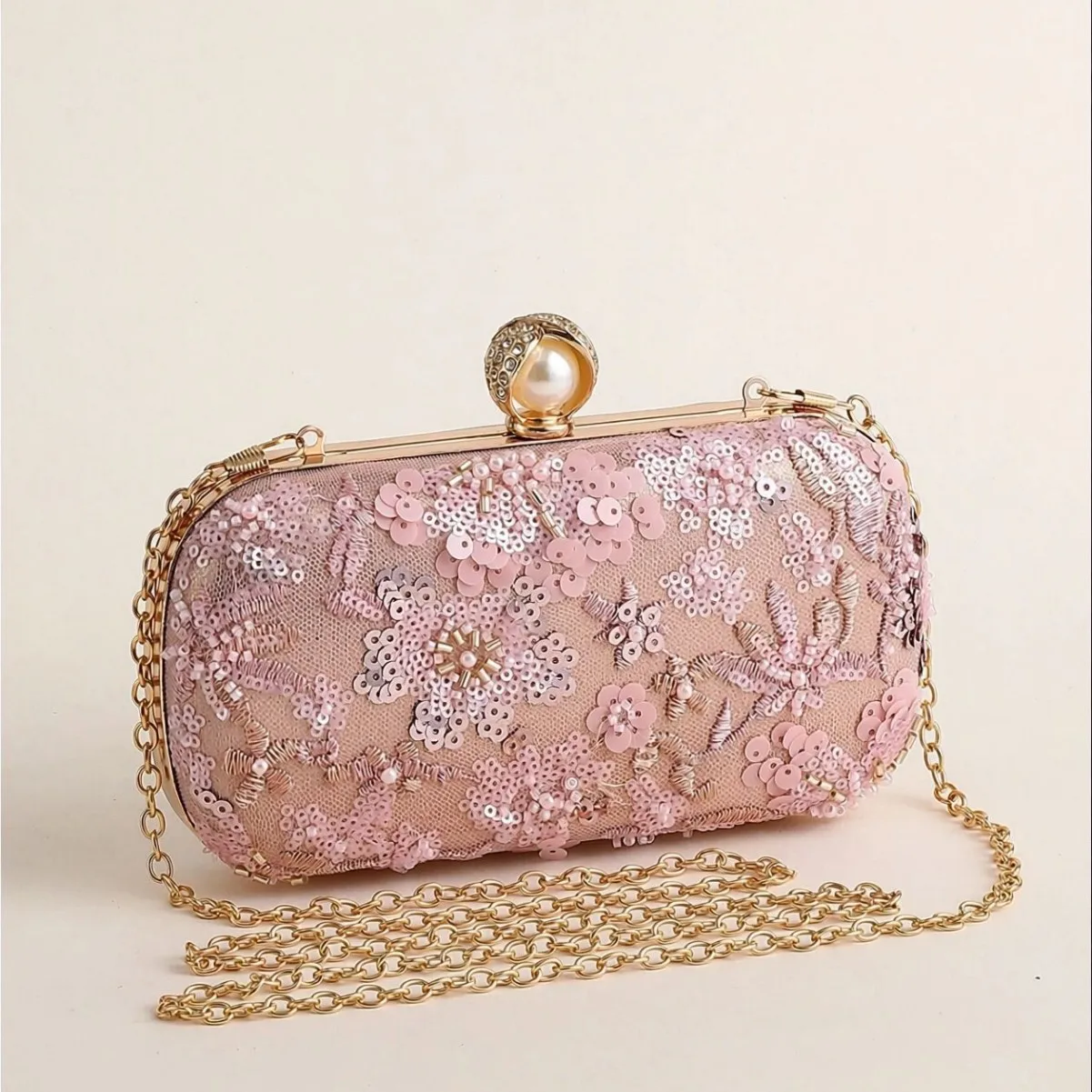 New embroidered dinner bag light luxury fashion handbag handmade beaded banquet bag women's small fragrance can be replaced
New embroidered dinner bag light luxury fashion handbag handmade beaded banquet bag women's small fragrance can be replaced