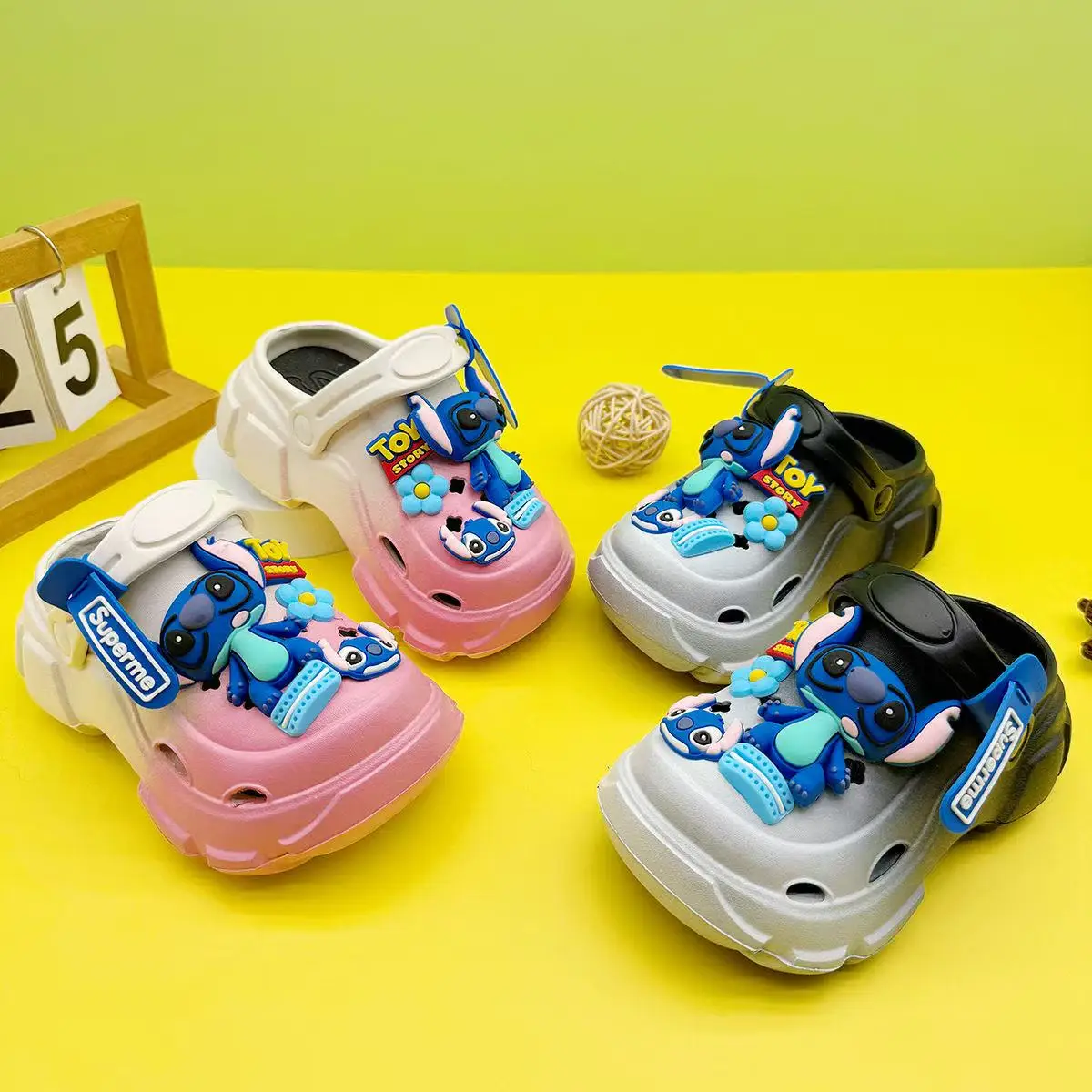 2025 new real photos Girls' Slippers Indoor Lilo Stitch Cartoon white black Non slip kids children Little Girl Baby Cool sandals
2025 new real photos Girls' Slippers Indoor Lilo Stitch Cartoon white black Non slip kids children Little Girl Baby Cool sandals