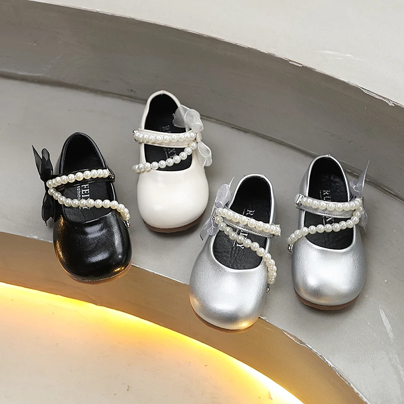 Новые детские кожаные туфли 2026 года в стиле Лолита, туфли-принцессы для девочек, с жемчужным бантом, модные балетки для детей, для свадьбы и вечеринки
Новые детские кожаные туфли 2026 года в стиле Лолита, туфли-принцессы для девочек, с жемчужным бантом, модные балетки для детей, для свадьбы и вечеринки