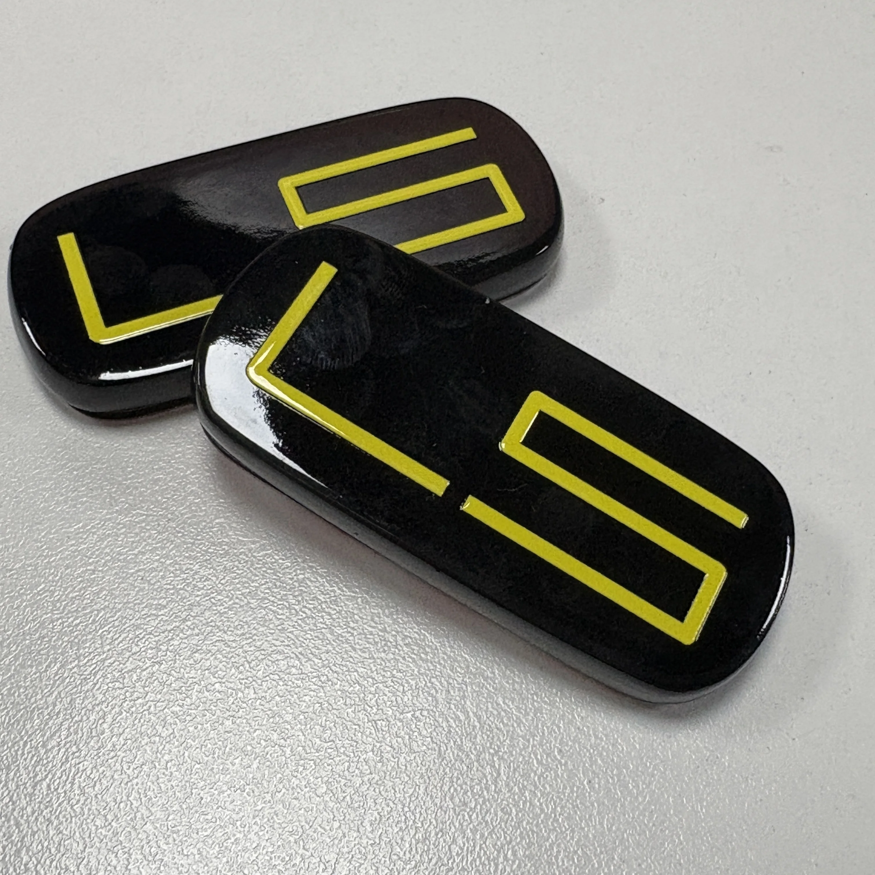 2 шт. черное золото LS эмблемы 3D значки замена 15036135 боковые наклейки на корпус значки
2 шт. черное золото LS эмблемы 3D значки замена 15036135 боковые наклейки на корпус значки