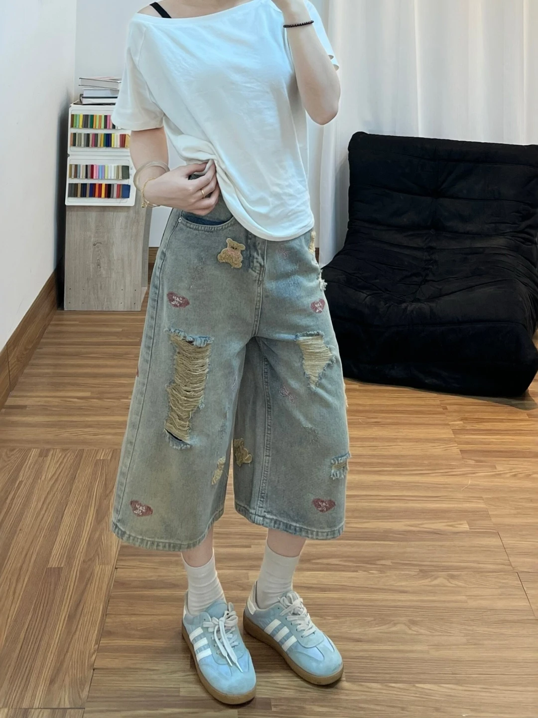 American Style Retro Hole Denim Seven-Foot Pants Women Summer Large Size Loose Casual Wide Leg High Waist Slim Straight Pants
American Style Retro Hole Denim Seven-Foot Pants Women Summer Large Size Loose Casual Wide Leg High Waist Slim Straight Pants