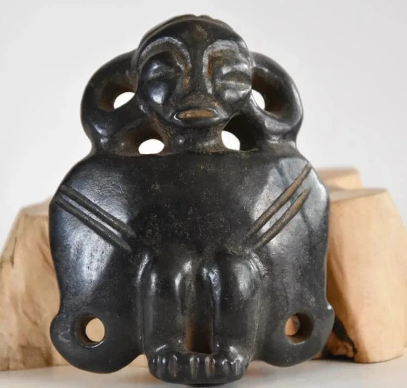 Hongshan culture archaize black iron meteorite Hongshan people small statue
Hongshan culture archaize black iron meteorite Hongshan people small statue