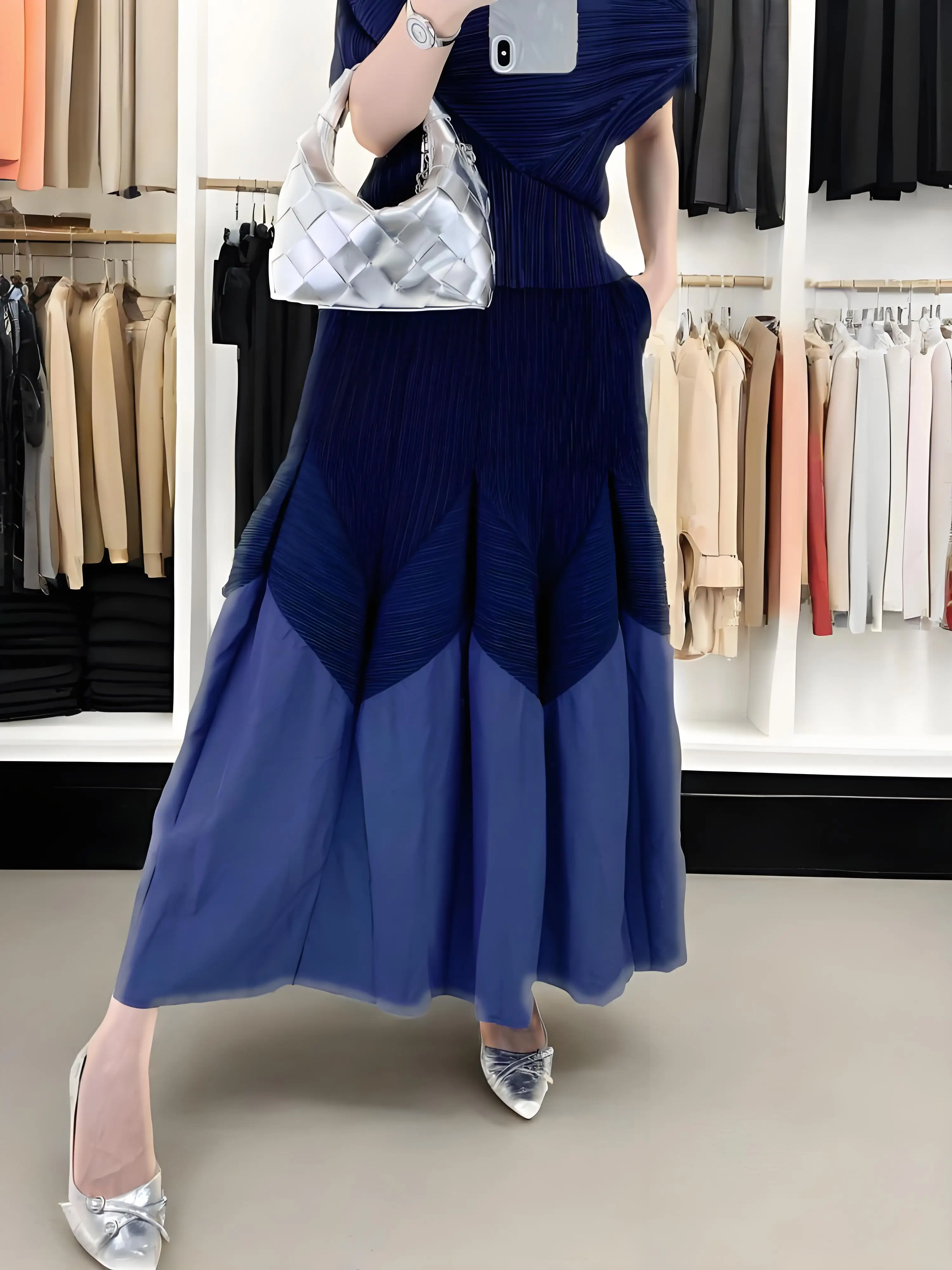 Miyake New Summer 2025 Bud Half Skirt Loose Elegant Peplum Skirt Senior Sense of Simplicity and Fashion Half-body Skirt Sub
Miyake New Summer 2025 Bud Half Skirt Loose Elegant Peplum Skirt Senior Sense of Simplicity and Fashion Half-body Skirt Sub
