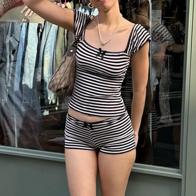Vintage Two Pieces Sets Women Striped Print Y2K Cute Bow Aesthetic Crop Tank Top and Low Waist Shorts Harajuku Fashion Set
Vintage Two Pieces Sets Women Striped Print Y2K Cute Bow Aesthetic Crop Tank Top and Low Waist Shorts Harajuku Fashion Set