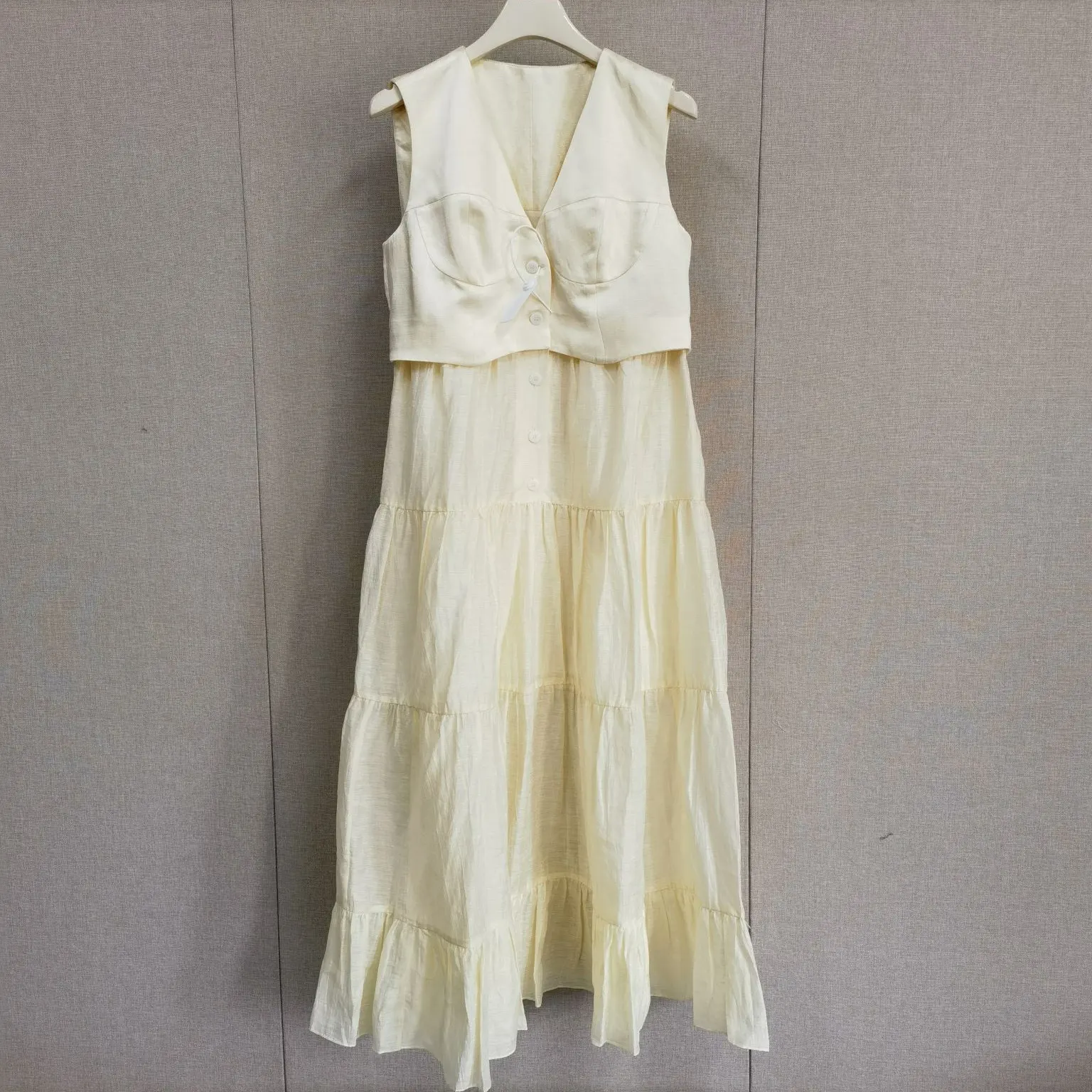 Elegant Spring Summer New Style Midi Length Sleeveless Dress in Light Yellow with Patchwork Design Elegant Basic Style Tunic ...
Elegant Spring Summer New Style Midi Length Sleeveless Dress in Light Yellow with Patchwork Design Elegant Basic Style Tunic ...