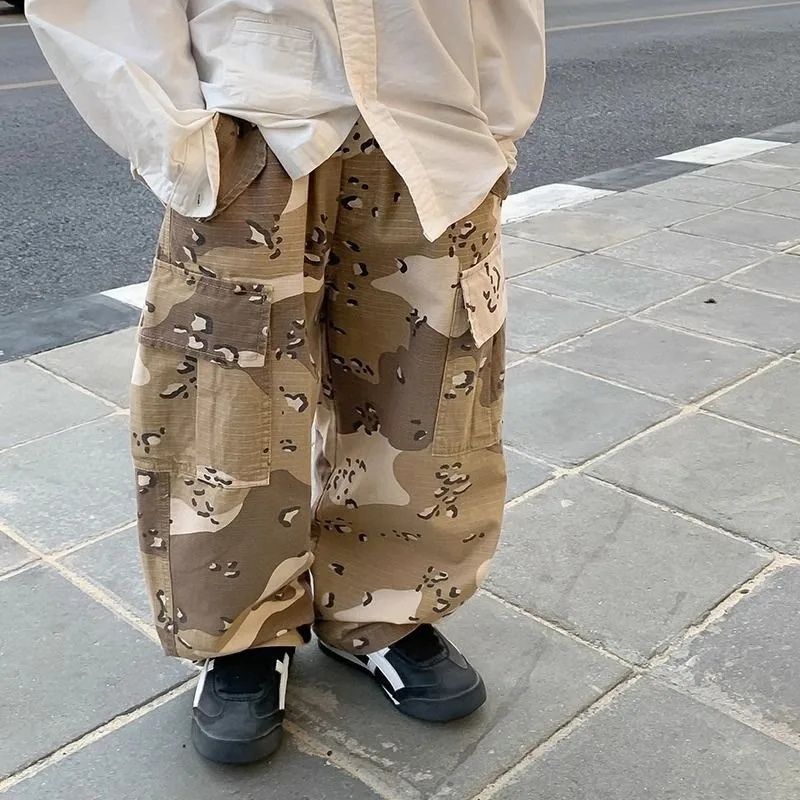 Камуфляжные брюки на весну и осень для мальчиков, детская повседневная свободная винтажная универсальная модная одежда
Камуфляжные брюки на весну и осень для мальчиков, детская повседневная свободная винтажная универсальная модная одежда