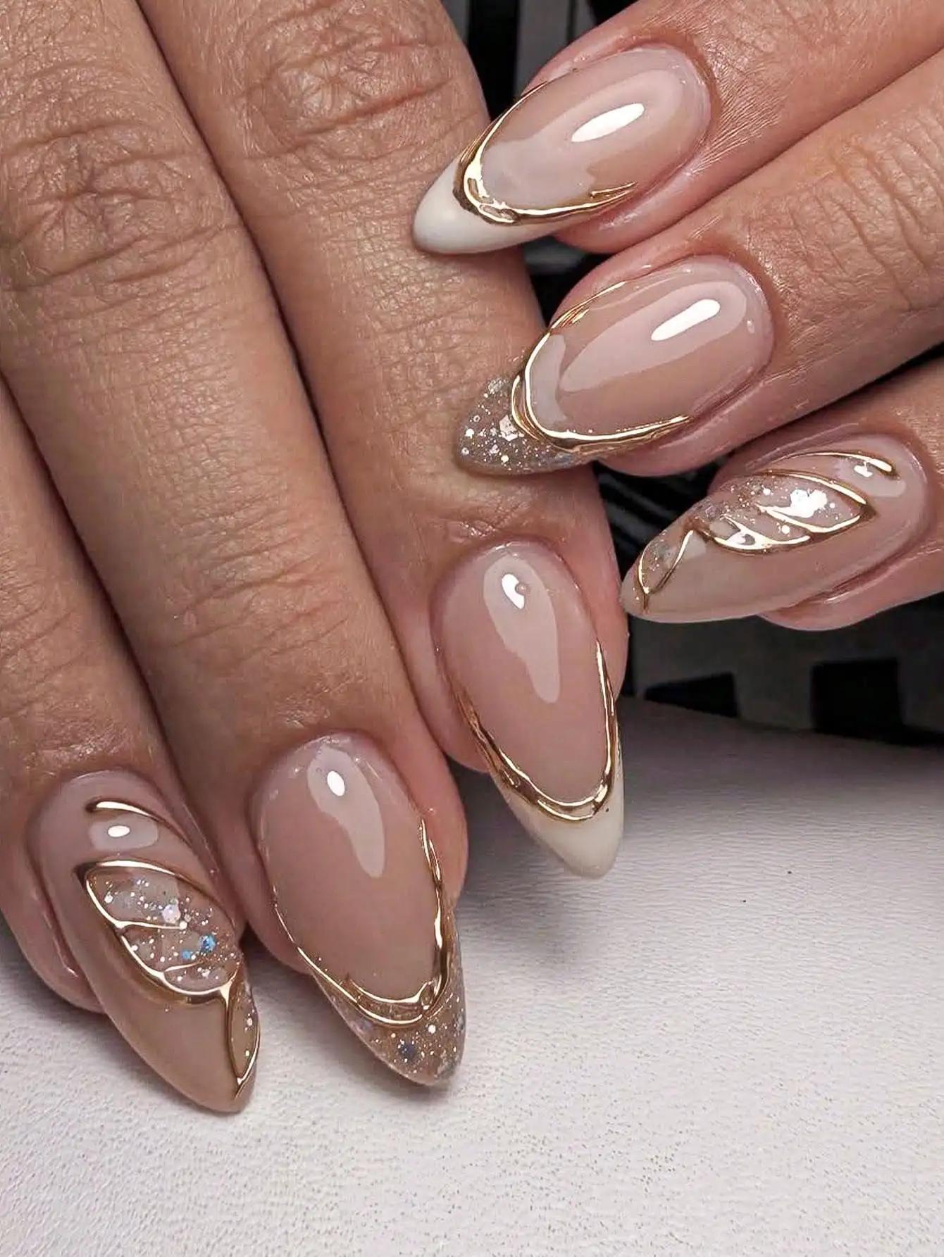 10pcs Handmade Autumn Nail Stickers, Short Nails, Almond Shape Nails, French Manicure, Gold Nails, White Nails, Pink Nails, Cute Nails, Handcrafted Gel, Decorated With Gold Butterfly Texture And Tripartite Texture, Asymmetric 3D Gold Edge French Manicure
10pcs Handmade Autumn Nail Stickers, Short Nails, Almond Shape Nails, French Manicure, Gold Nails, White Nails, Pink Nails, Cute Nails, Handcrafted Gel, Decorated With Gold Butterfly Texture And Tripartite Texture, Asymmetric 3D Gold Edge French Manicure