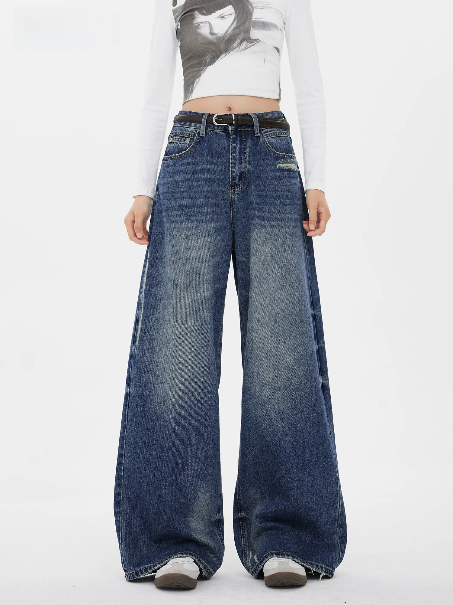 High Waist Distressed Vintage Washed Denim Jeans Women's Loose Wide Leg Casual Trousers Comfortable Cotton Blue Color
High Waist Distressed Vintage Washed Denim Jeans Women's Loose Wide Leg Casual Trousers Comfortable Cotton Blue Color