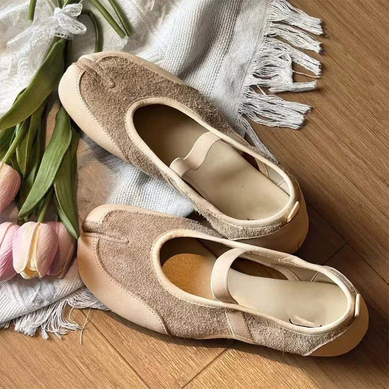 New Split Toe Peas Shoes Women 2025 Trotters Cross Horseshoe Red Casual Mary Jane Ballet Flats Shoes Female
New Split Toe Peas Shoes Women 2025 Trotters Cross Horseshoe Red Casual Mary Jane Ballet Flats Shoes Female
