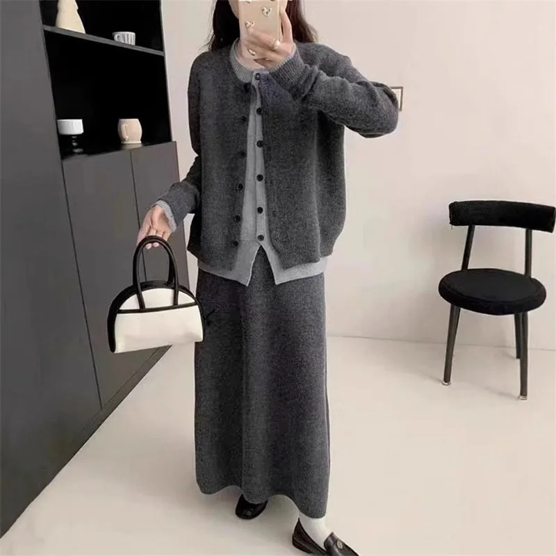 Two-piece Fake Sweater Knitted Set for Women's Autumn and Winter, New Korean-style Loose Round-neck Sweater Skirt Two-piece Set
Two-piece Fake Sweater Knitted Set for Women's Autumn and Winter, New Korean-style Loose Round-neck Sweater Skirt Two-piece Set