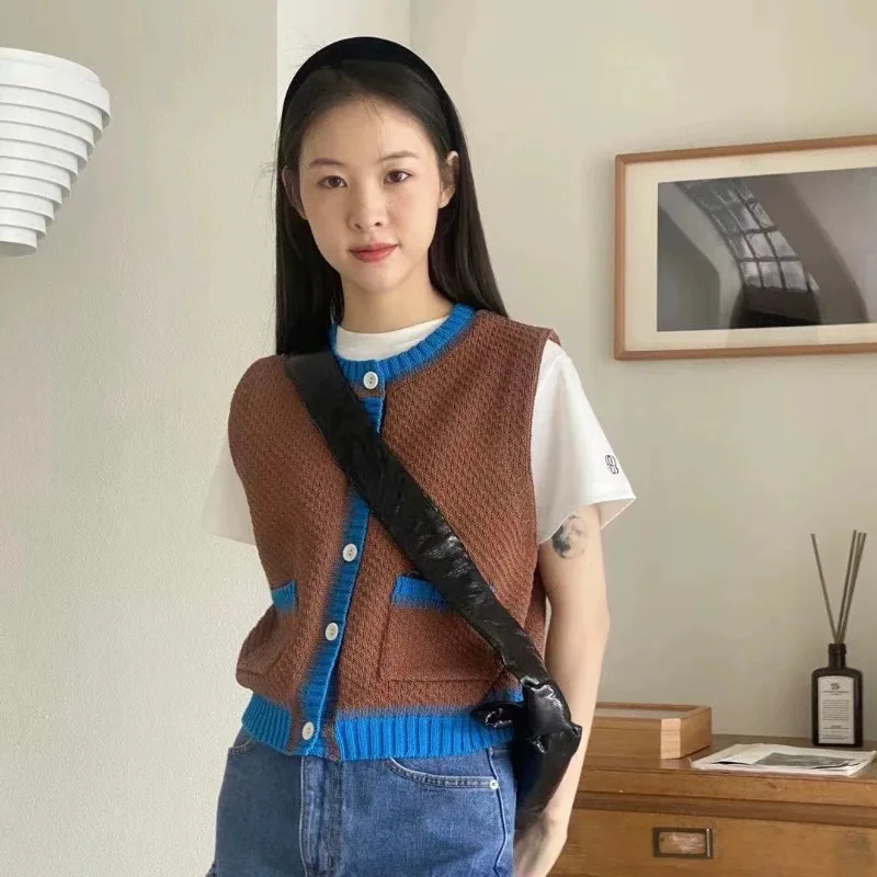 Cardigan Vest Female 2023 Autumn Summer Contrasting Color Buckle Knitted Vest Fashion Color Matching Versatile Commuter Vest
Cardigan Vest Female 2023 Autumn Summer Contrasting Color Buckle Knitted Vest Fashion Color Matching Versatile Commuter Vest