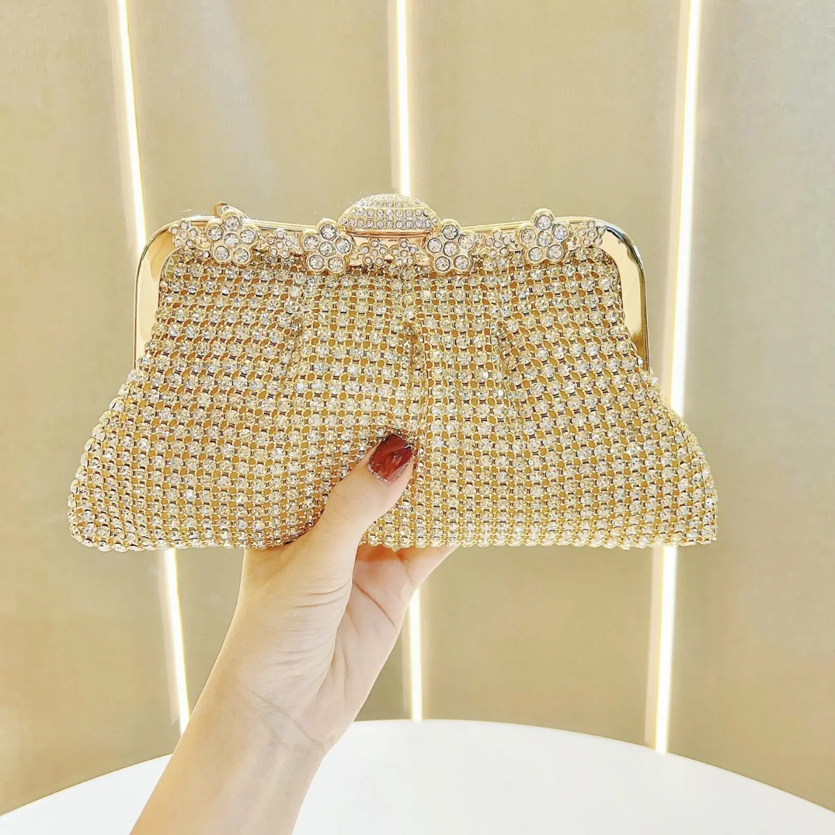 Retro High-End Luxury Women’s Dinner Clutch Bag, Small Elegant Messenger Purse, Stylish Pochette Da Cerimonia for Evening Party
Retro High-End Luxury Women’s Dinner Clutch Bag, Small Elegant Messenger Purse, Stylish Pochette Da Cerimonia for Evening Party
