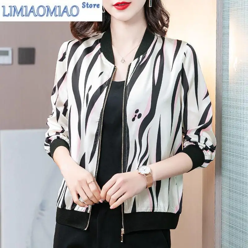 New Spring/Summer Fashion Trend Silk Short Round Neck Print Loose Versatile Large Casual Jacket Sunscreen Long Sleeve Coat
New Spring/Summer Fashion Trend Silk Short Round Neck Print Loose Versatile Large Casual Jacket Sunscreen Long Sleeve Coat