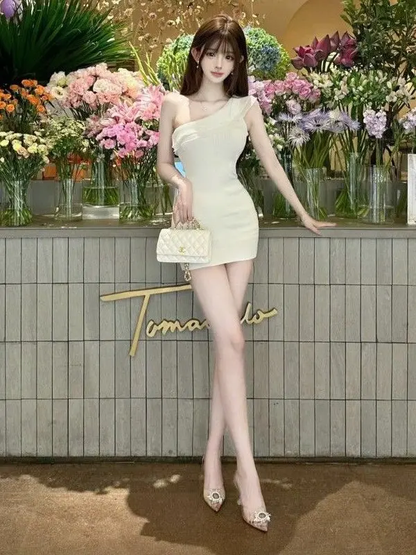 Sexy Slim Fit Shoulder Bared Dress Korean Style Commute High Waist Short Skirt Pure Color Design Spring Summer Women's Dress
Sexy Slim Fit Shoulder Bared Dress Korean Style Commute High Waist Short Skirt Pure Color Design Spring Summer Women's Dress