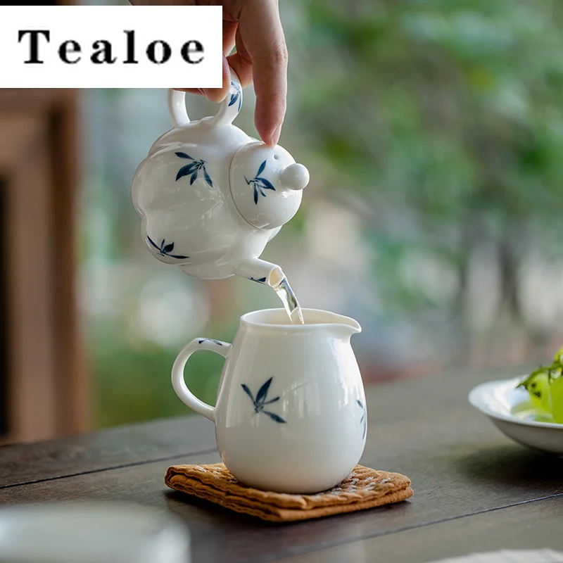 200ml Pure Hand-painted Butterfly Orchid Ceramic Fair Cup Creative Dragon Egg Justice Cup Kung Fu Tea Set Divide Tea Chahai Mugs
200ml Pure Hand-painted Butterfly Orchid Ceramic Fair Cup Creative Dragon Egg Justice Cup Kung Fu Tea Set Divide Tea Chahai Mugs