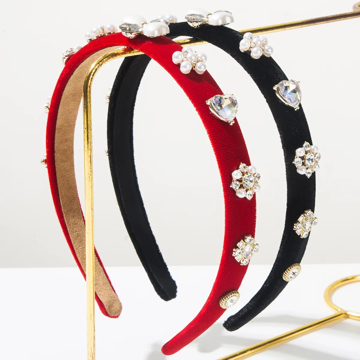 New Fashion Baroque Elegant Headband Vintage Diamond-encrusted Pearl Love Premium Celebrity Lady Hair Accessories
New Fashion Baroque Elegant Headband Vintage Diamond-encrusted Pearl Love Premium Celebrity Lady Hair Accessories