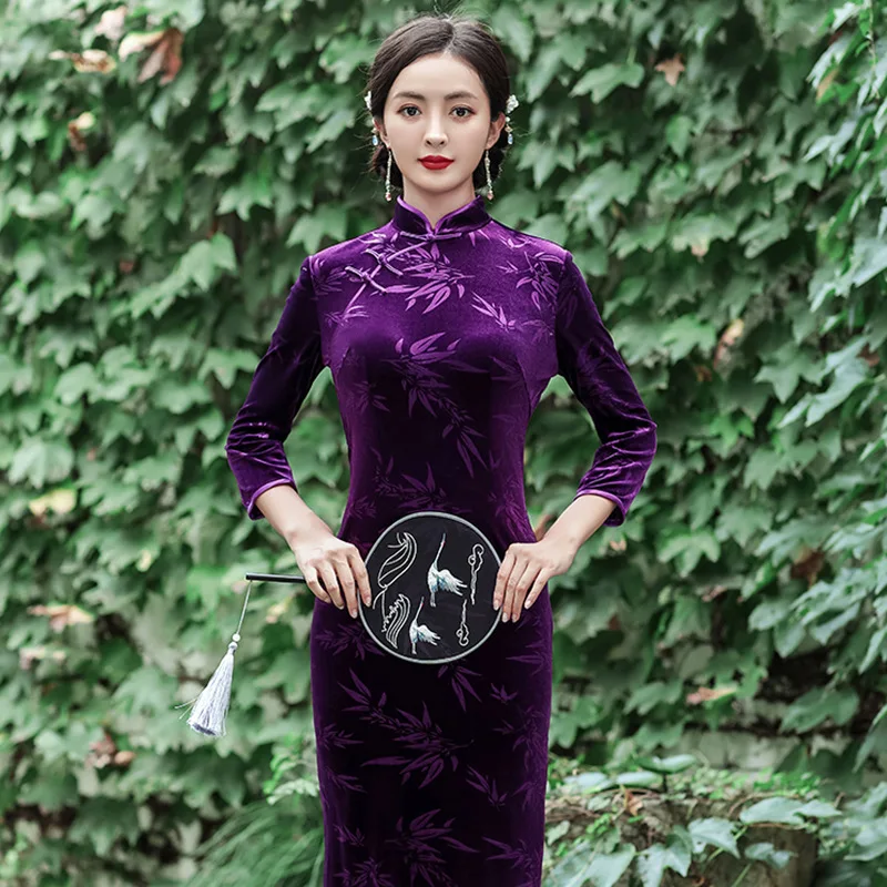 Новое китайское платье в стиле Cheongsam, зимнее женское платье больших размеров, современное традиционное хорошее качество, сексуальное бархатное элегантное шикарное платье Ципао
Новое китайское платье в стиле Cheongsam, зимнее женское платье больших размеров, современное традиционное хорошее качество, сексуальное бархатное элегантное шикарное платье Ципао