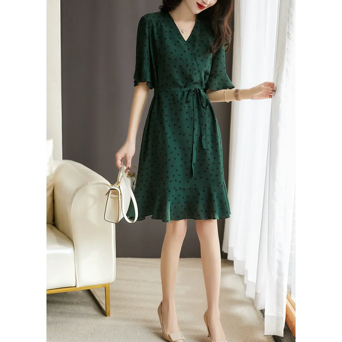 Fashionable plus Size Summer Dress Elegant V-Neck Polka Dot Fish Tail Midi Dress Sweet Style A-Line Skirt Short Sleeve
Fashionable plus Size Summer Dress Elegant V-Neck Polka Dot Fish Tail Midi Dress Sweet Style A-Line Skirt Short Sleeve
