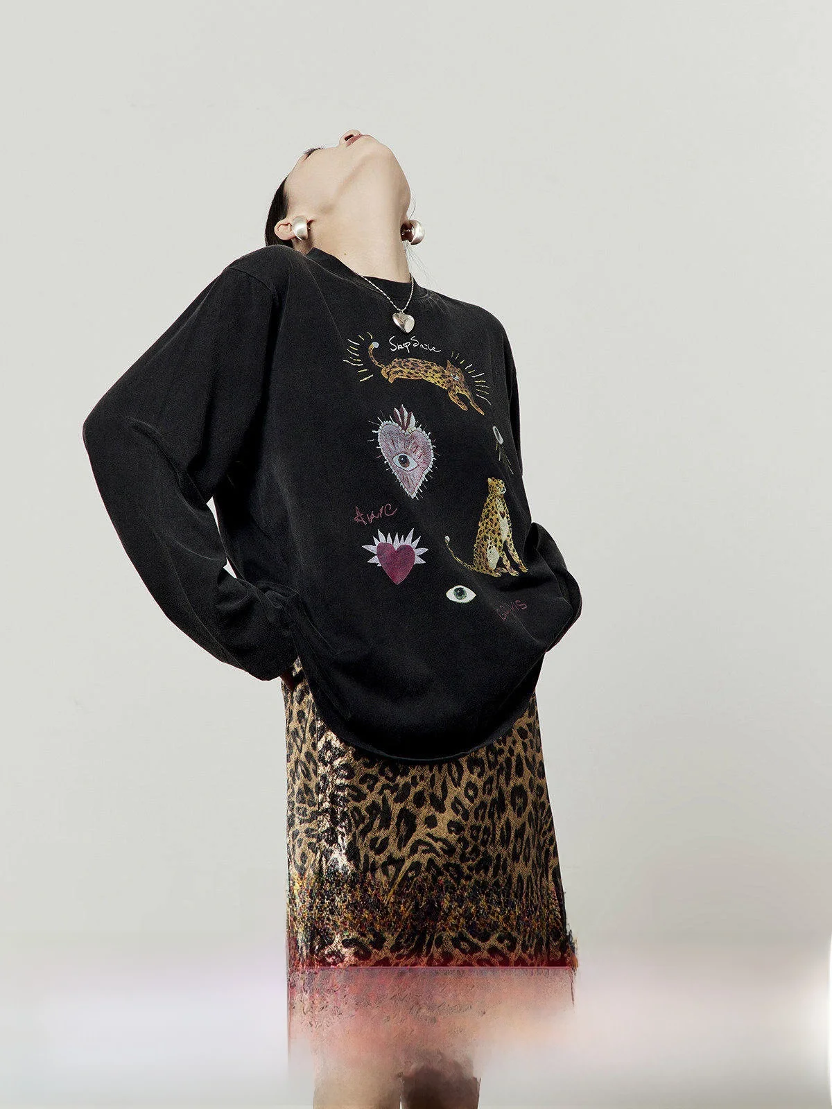 Женская футболка свободного кроя с принтом, осенняя новинка, модный топ с круглым вырезом и длинными рукавами
Женская футболка свободного кроя с принтом, осенняя новинка, модный топ с круглым вырезом и длинными рукавами