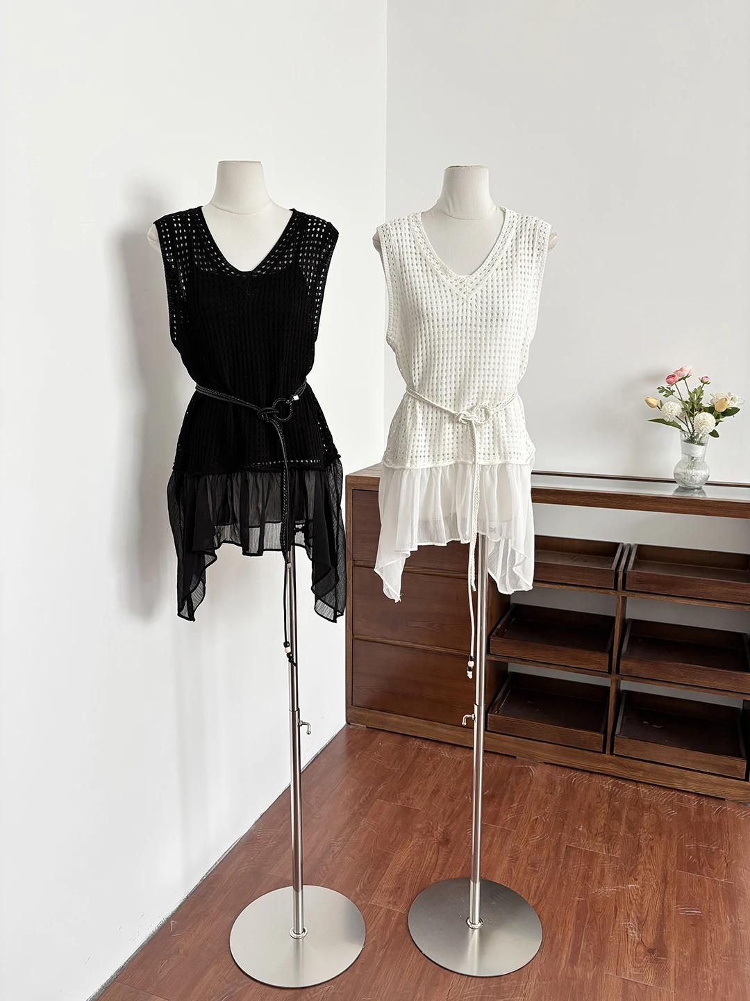 Summer 2026 Korean Style Casual Hollow out Knitted Tank Top And Bottoms Set Irregular Design Fashionable Two-Piece Women's En...
Summer 2026 Korean Style Casual Hollow out Knitted Tank Top And Bottoms Set Irregular Design Fashionable Two-Piece Women's En...