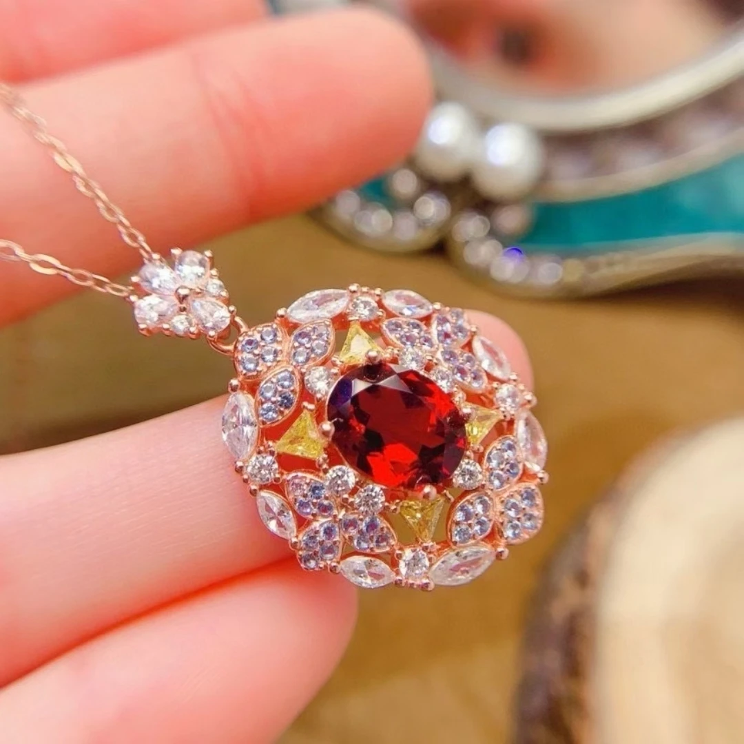 KJJEAXCMY Natural Garnet Pendant S925 Silver Inlaid Simple Women's High-End Jewelry The crystal is clean and has beautiful color
KJJEAXCMY Natural Garnet Pendant S925 Silver Inlaid Simple Women's High-End Jewelry The crystal is clean and has beautiful color
