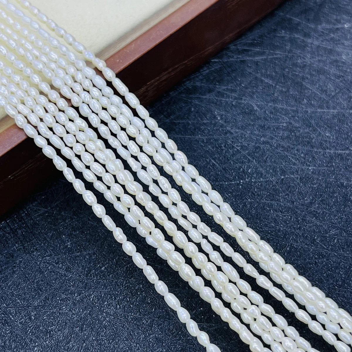 AAA 2-2.5mm High-Quality Delicate Rice-Shaped Natural Freshwater Pearls Beads for Jewelry Making DIY Necklace Bracelet Accessory
AAA 2-2.5mm High-Quality Delicate Rice-Shaped Natural Freshwater Pearls Beads for Jewelry Making DIY Necklace Bracelet Accessory