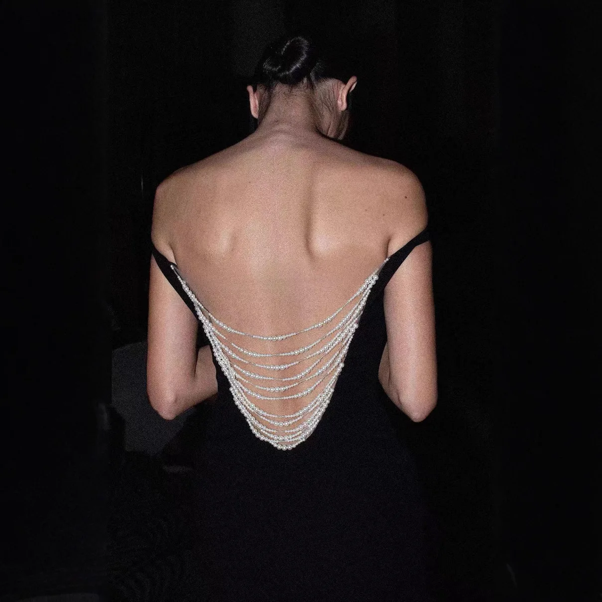 Autumn/winter Elegant Black Pearl Backless Off The Shoulder Dress High-end Banquet Dress, Long Night Party Club Dress
Autumn/winter Elegant Black Pearl Backless Off The Shoulder Dress High-end Banquet Dress, Long Night Party Club Dress