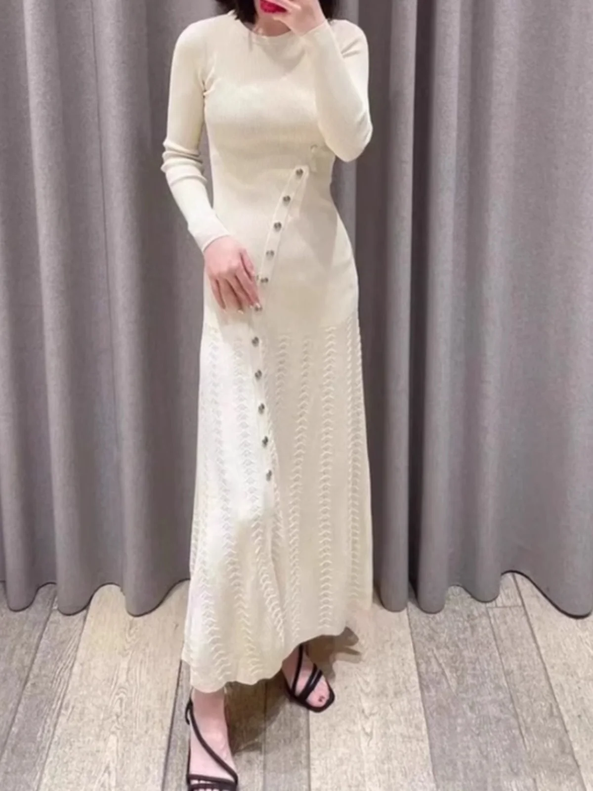 Вязаное облегающее платье Ele с круглым вырезом и металлическим декором, цвета рисовой пудры, в рубчик, для женщин, весна 2024
Вязаное облегающее платье Ele с круглым вырезом и металлическим декором, цвета рисовой пудры, в рубчик, для женщин, весна 2024