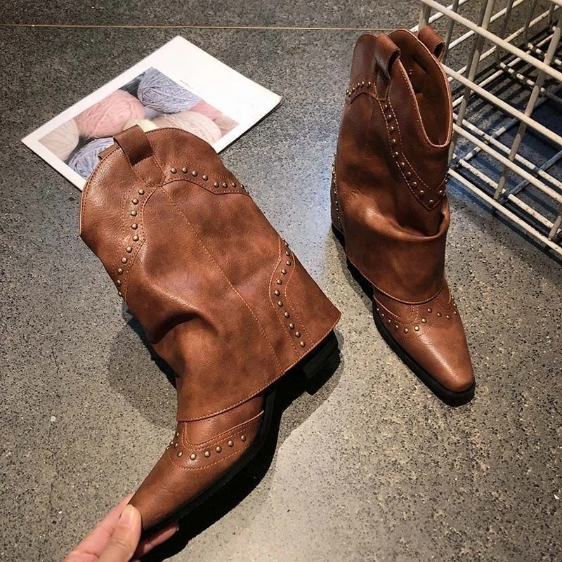 Женские полувысокие сапоги на среднем каблуке с заклепками, осенне-зимние женские туфли до середины икры, новый рок-тренд 2024, демисезонная готическая обувь
Женские полувысокие сапоги на среднем каблуке с заклепками, осенне-зимние женские туфли до середины икры, новый рок-тренд 2024, демисезонная готическая обувь