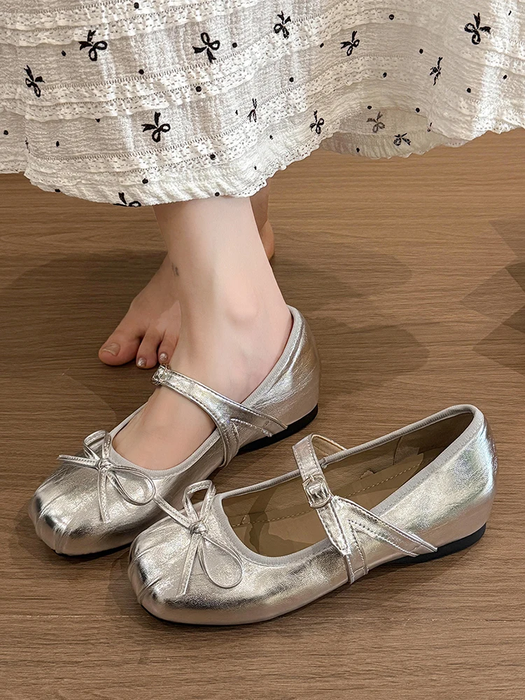Silver Color Elevating Mary Jane Ballet Style Fashionable Single Shoes for Women Spring Summer Casual round Toe mid Heel
Silver Color Elevating Mary Jane Ballet Style Fashionable Single Shoes for Women Spring Summer Casual round Toe mid Heel