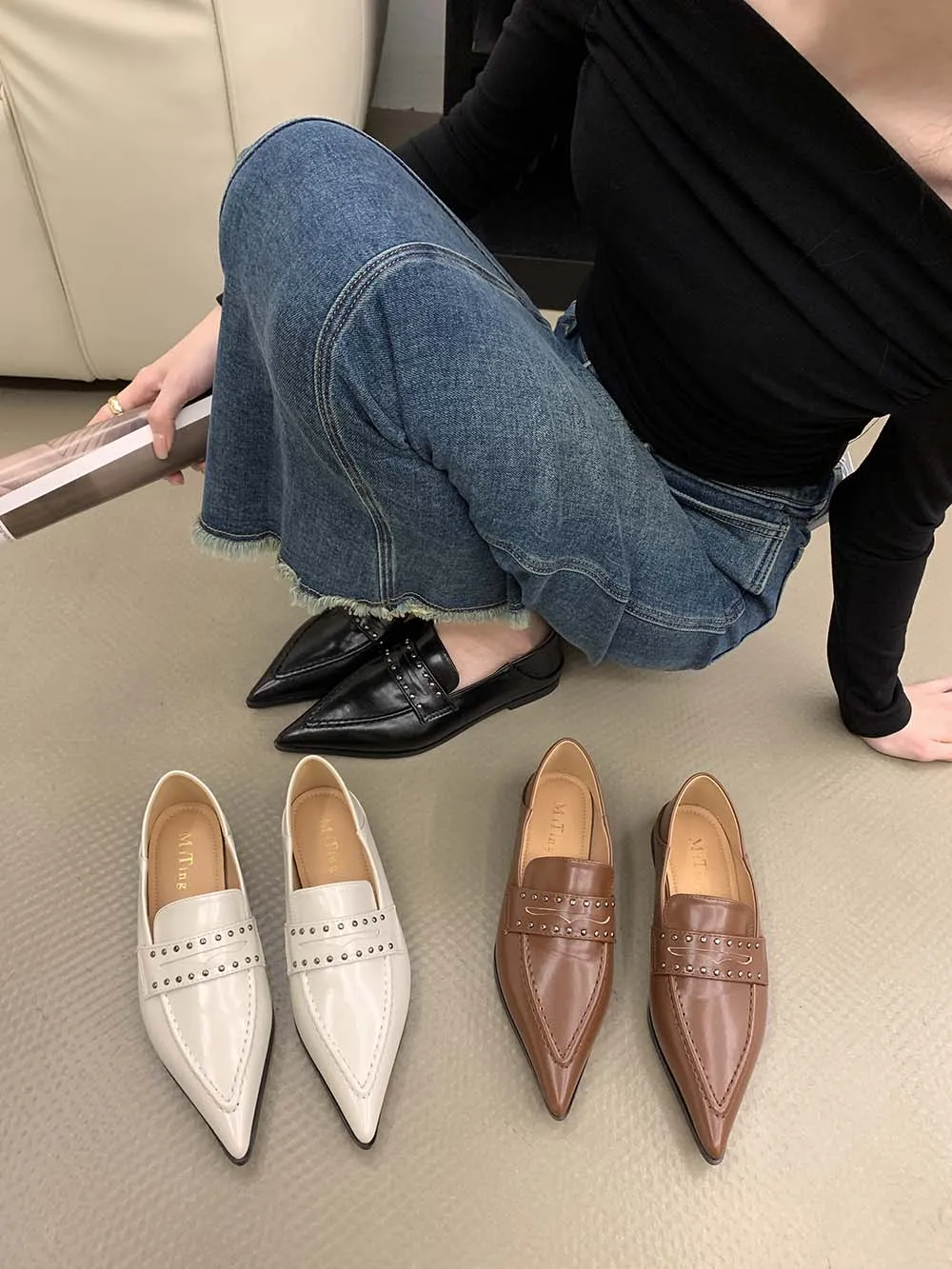 Casual Women Flats Loafers Pointed Toe Autumn Dress Shoes Low Heeled Black White Brown Rhinestone Casual Mules Shoes Size 35-39
Casual Women Flats Loafers Pointed Toe Autumn Dress Shoes Low Heeled Black White Brown Rhinestone Casual Mules Shoes Size 35-39