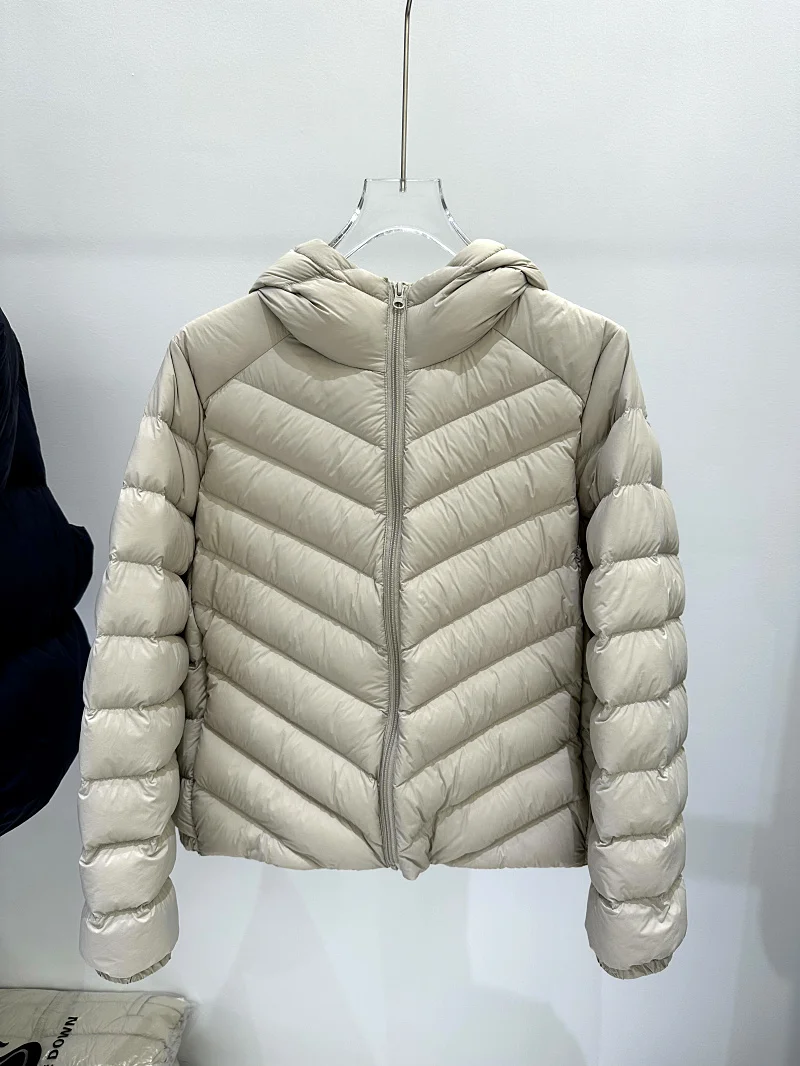 Легкое женское пуховое пальто 90 с капюшоном, осень-зима, новое корейское теплое пальто с костяным узором в рубчик
Легкое женское пуховое пальто 90 с капюшоном, осень-зима, новое корейское теплое пальто с костяным узором в рубчик