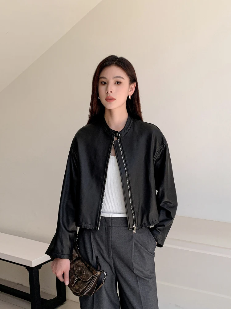 Classic Black Genuine Leather Motorcycle Jackets for Women Spring Autumn Simple Stand Collar Soft Slim Short Real Sheepskin Coat
Classic Black Genuine Leather Motorcycle Jackets for Women Spring Autumn Simple Stand Collar Soft Slim Short Real Sheepskin Coat