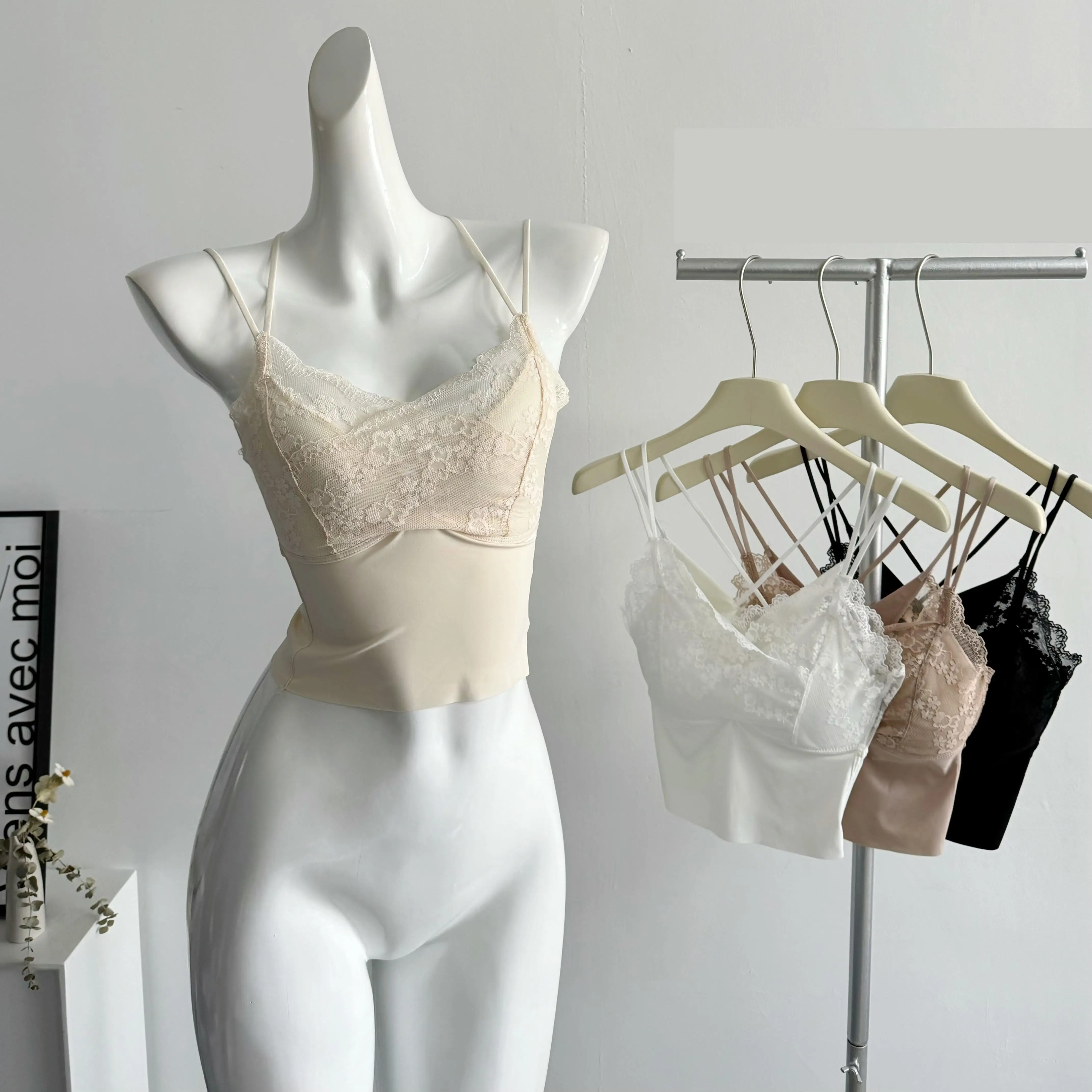 Women's Summer Sexy Lace V Neck Padded Short Slim Camis Lady Solid Color Elegant Basic Camisole Tank Top
Women's Summer Sexy Lace V Neck Padded Short Slim Camis Lady Solid Color Elegant Basic Camisole Tank Top