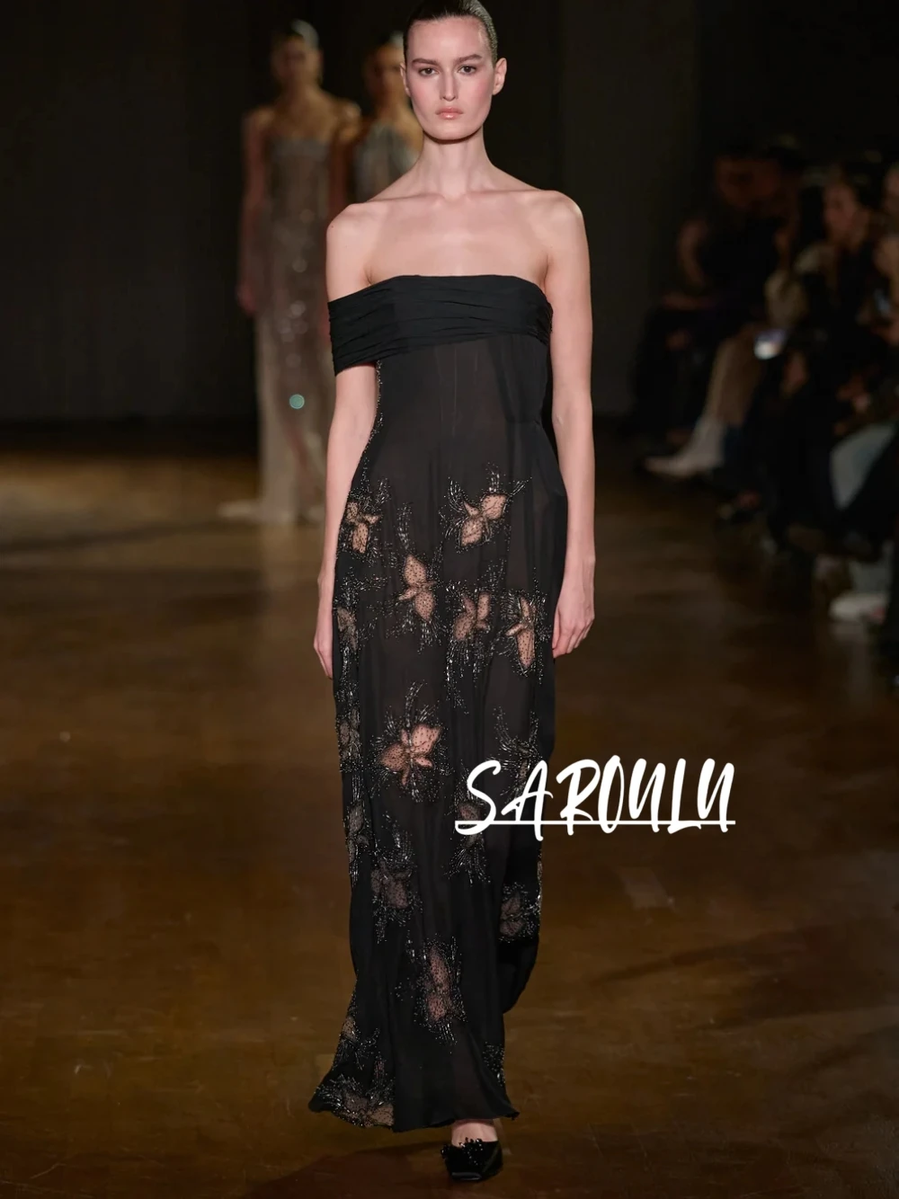 Black One Shoulder Evening Dress Beaded Floral Dainty Chic Prom Gown Dubai Flowing Stunning Customized Celebrity Women Wear
Black One Shoulder Evening Dress Beaded Floral Dainty Chic Prom Gown Dubai Flowing Stunning Customized Celebrity Women Wear