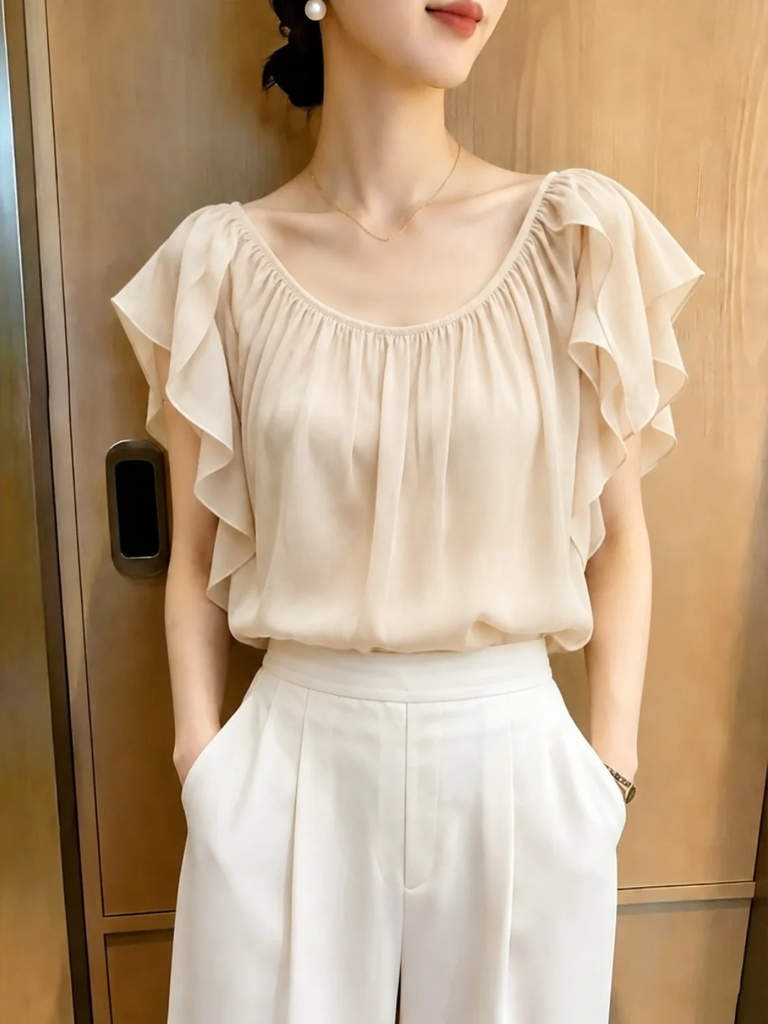 Summer 2026 New Gentle Style Women's Shirt Lotus Leaf Sleeve Commute Design Sensation Top Korean Version Straight Cut Silk
Summer 2026 New Gentle Style Women's Shirt Lotus Leaf Sleeve Commute Design Sensation Top Korean Version Straight Cut Silk