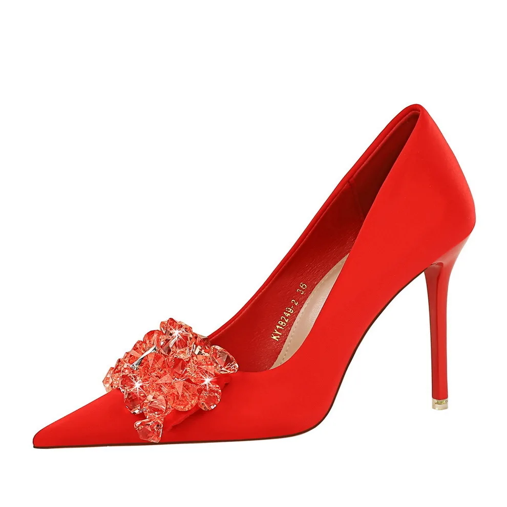 Style Banquet Women's Super High Fine Red Bottom High Heels Silk Shallow Mouth Pointed Single Shoes Wedding Heeled Shoes Women
Style Banquet Women's Super High Fine Red Bottom High Heels Silk Shallow Mouth Pointed Single Shoes Wedding Heeled Shoes Women